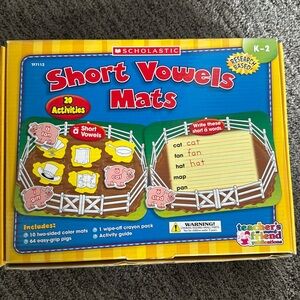 Scholastics short vowels mats educational toy